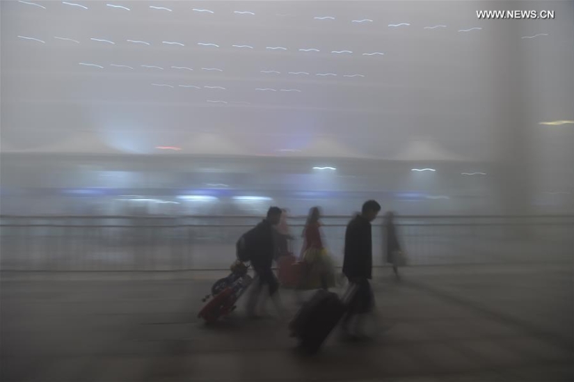 For the first time in history, China has declared a "red" danger level due to terrible smog For the first time in history, China has declared a "red" danger level due to terrible smog