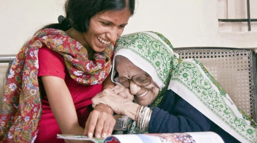 Forced to trade themselves to feed their elderly parents - life in India