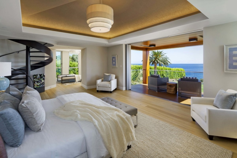 Former Apple exec sells amazing &#39;smart home&#39; for $35 million