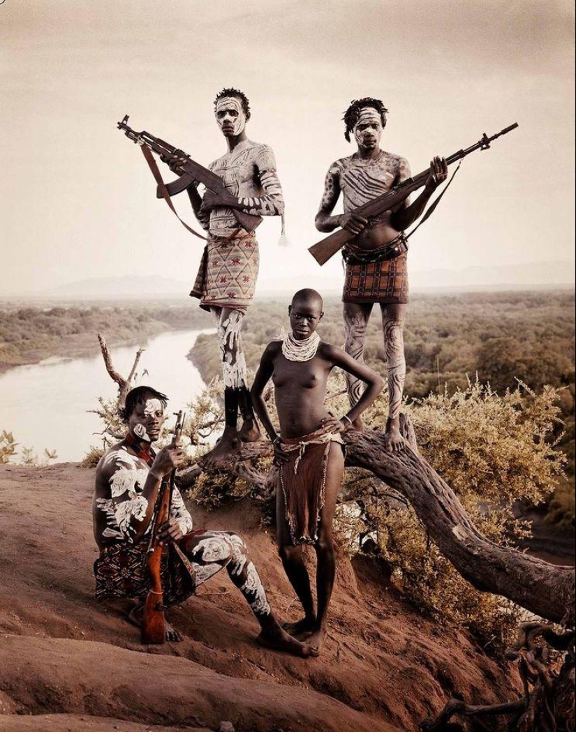 Fotógrafo británico Jimmy Nelson: Salvajes con ametralladoras