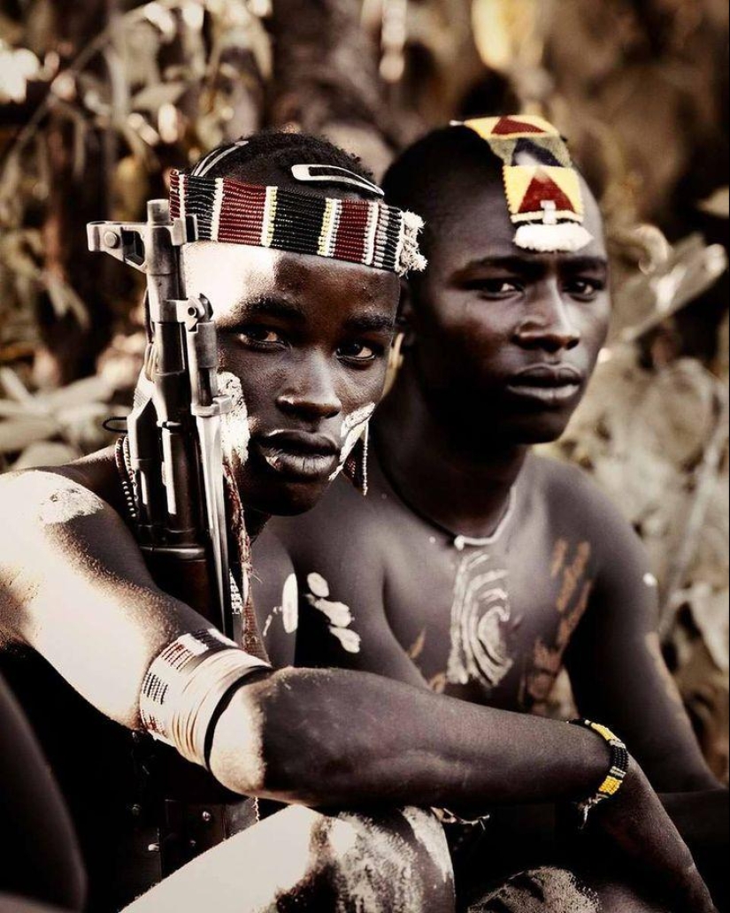 Fotógrafo británico Jimmy Nelson: Salvajes con ametralladoras