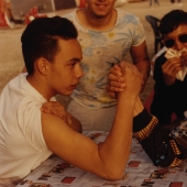 Fotografía de adolescentes italianos que alcanzan la mayoría de edad en ferias rurales