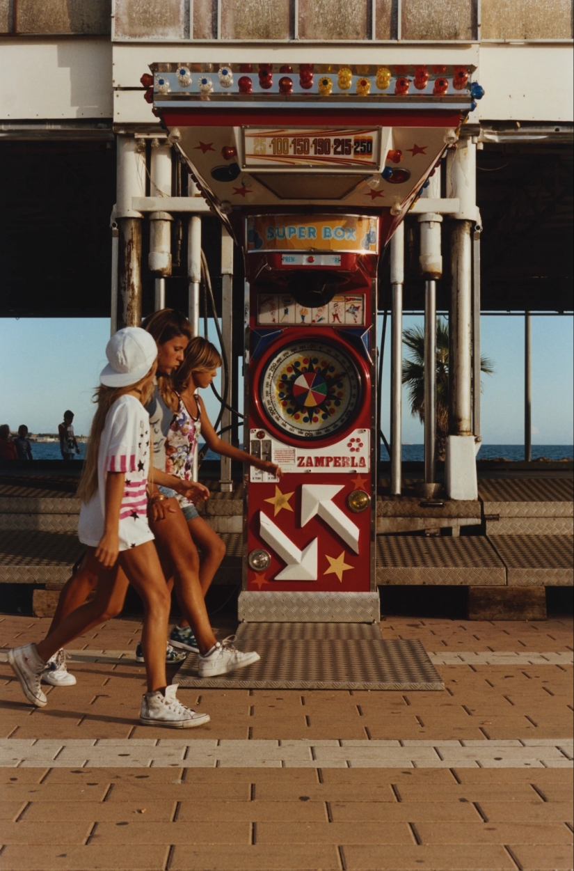 Fotografía de adolescentes italianos que alcanzan la mayoría de edad en ferias rurales