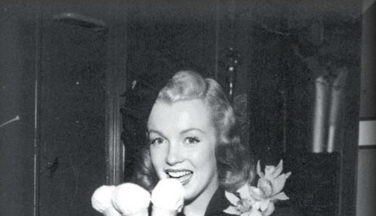 Fotos antiguas - Celebridades y helados