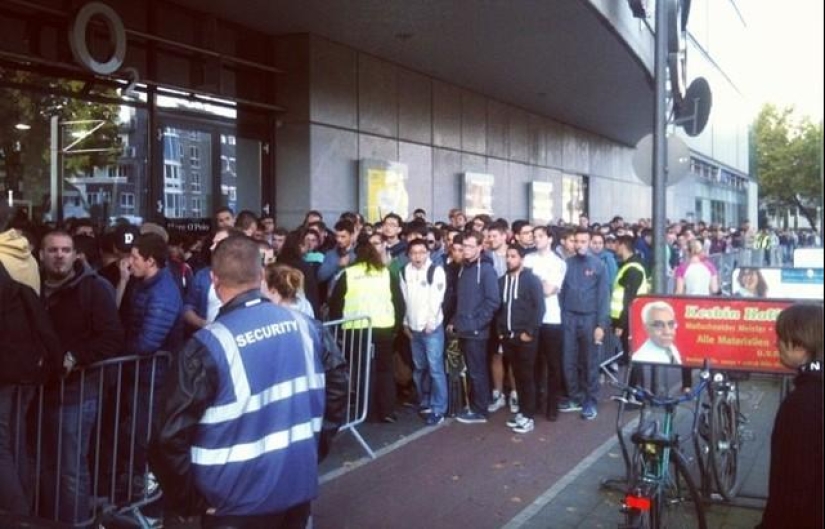 Fotos de colas para iPhone 6 en todo el mundo