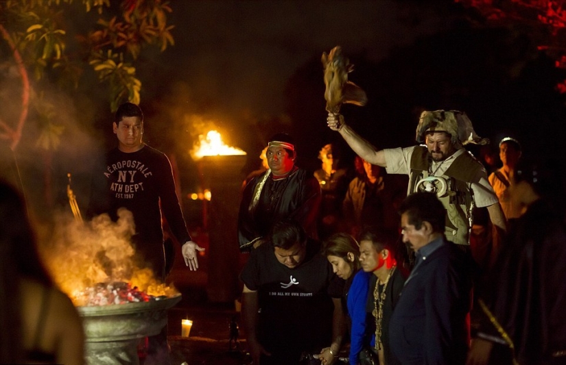 Fotos prohibidas de la escalofriante masa negra de satanistas