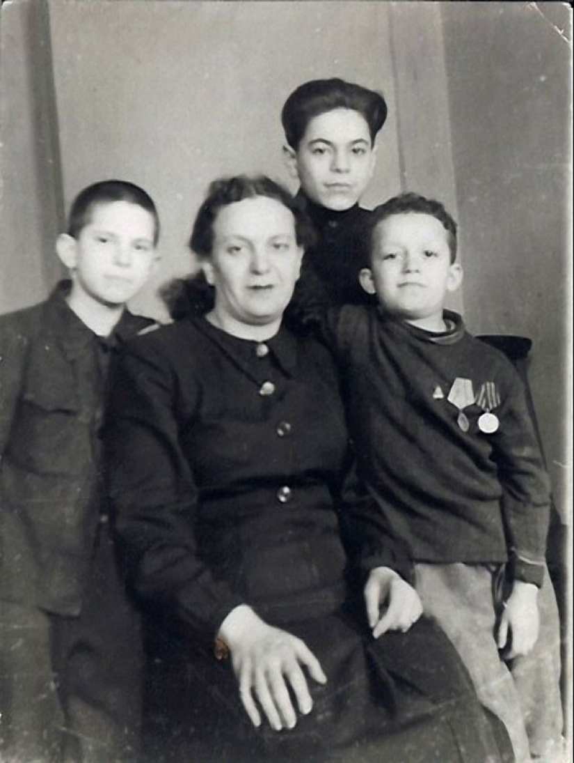 Fotos raras en la memoria de la cantante: su infancia, adolescencia y juventud de José Kobzon Fotos raras en la memoria de la cantante: su infancia, adolescencia y juventud de José Kobzon