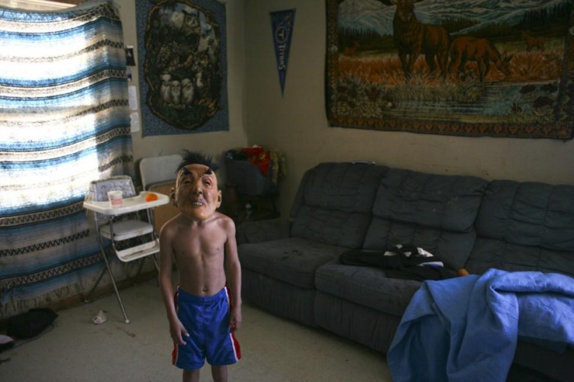 Fotos surrealistas de la vida de los indios Oglala Lakota modernos Fotos surrealistas de la vida de los indios Oglala Lakota modernos