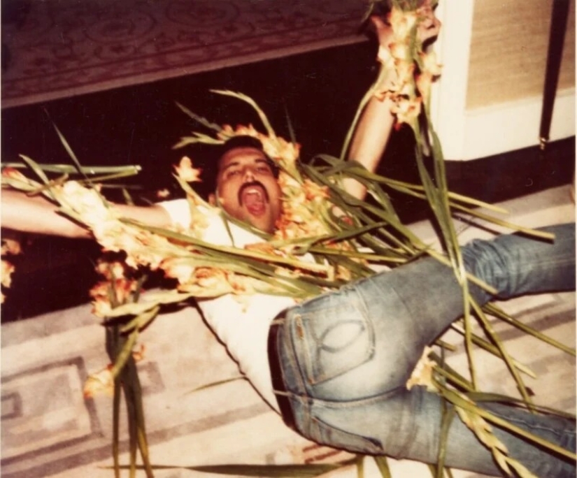 Freddie Mercury’s Never-Before-Seen Personal Photos to be Sold at Auction