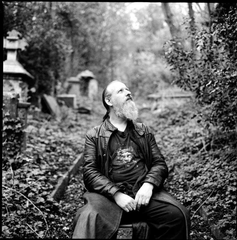 Friends of the dead, or Who you just won't meet in London cemeteries Friends of the dead, or Who you just won't meet in London cemeteries