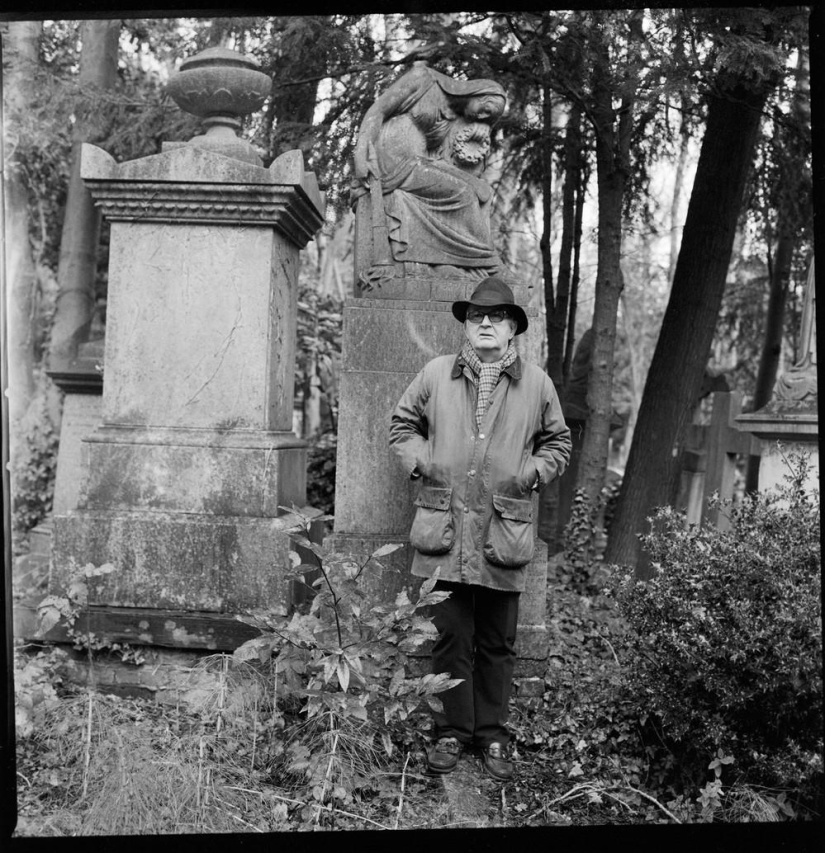 Friends of the dead, or Who you just won't meet in London cemeteries Friends of the dead, or Who you just won't meet in London cemeteries