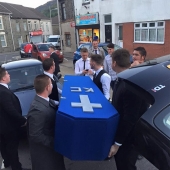 Friends staged a fake funeral for a guy who spent all his time with his girlfriend Friends staged a fake funeral for a guy who spent all his time with his girlfriend