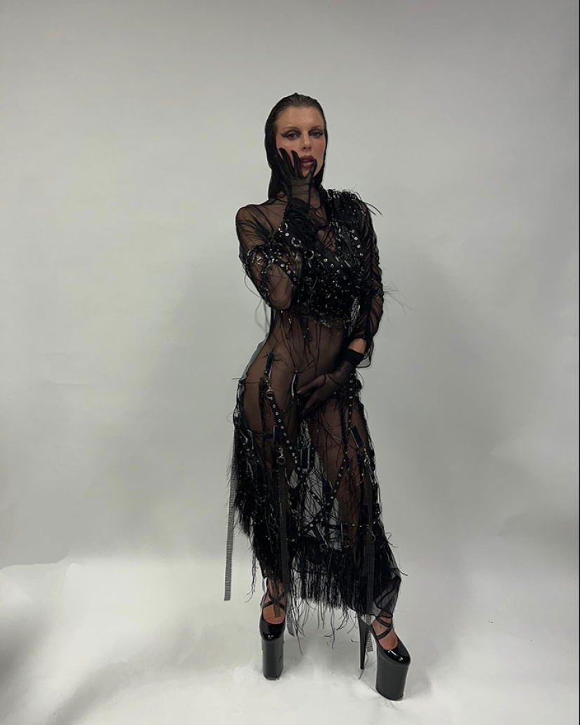 From “Josh Safdie’s Muse” To “Divisive Fashion Icon”, Here’s Julia Fox’s 10 Most Controversial Looks