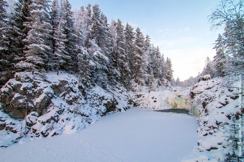 “Frozen, but not frozen” - Kivach waterfall in winter “Frozen, but not frozen” - Kivach waterfall in winter