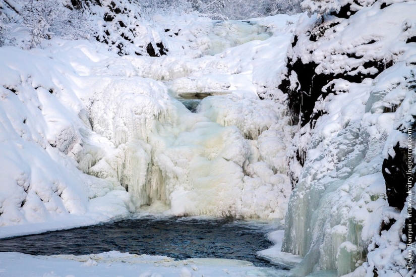 “Frozen, but not frozen” - Kivach waterfall in winter “Frozen, but not frozen” - Kivach waterfall in winter
