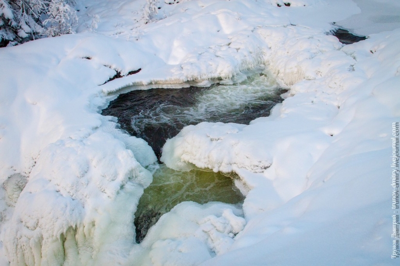 “Frozen, but not frozen” - Kivach waterfall in winter “Frozen, but not frozen” - Kivach waterfall in winter