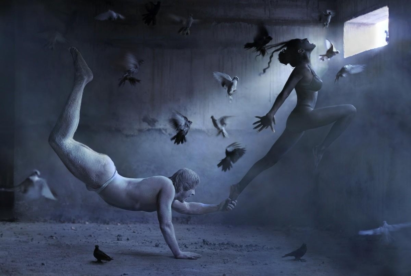 Frozen movement in the photographs of Ravshania Azule