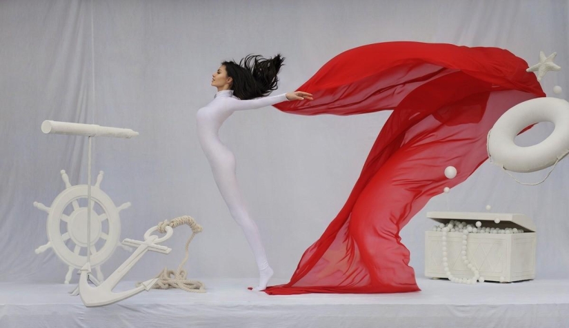 Frozen movement in the photographs of Ravshania Azule