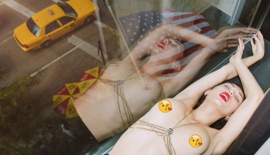 "Fucking New York": hermosas chicas desnudas haciendo el amor con la ciudad