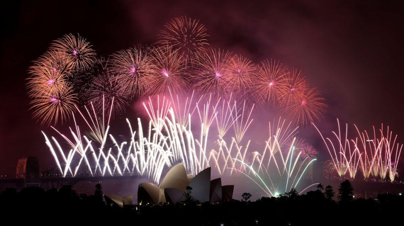 Fuegos artificiales, playas y champán: cómo el mundo recibió el nuevo año 2014 Fuegos artificiales, playas y champán: cómo el mundo recibió el nuevo año 2014
