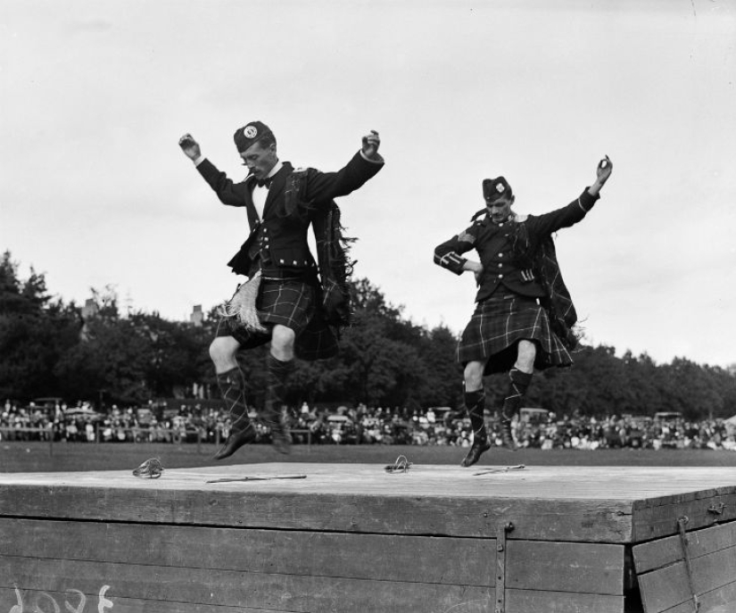 Fuerza, Coraje y Faldas Voladoras - Highland Games en Escocia Fuerza, Coraje y Faldas Voladoras - Highland Games en Escocia