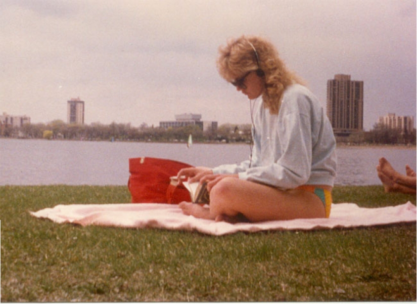 Funny and young American women of the 80s