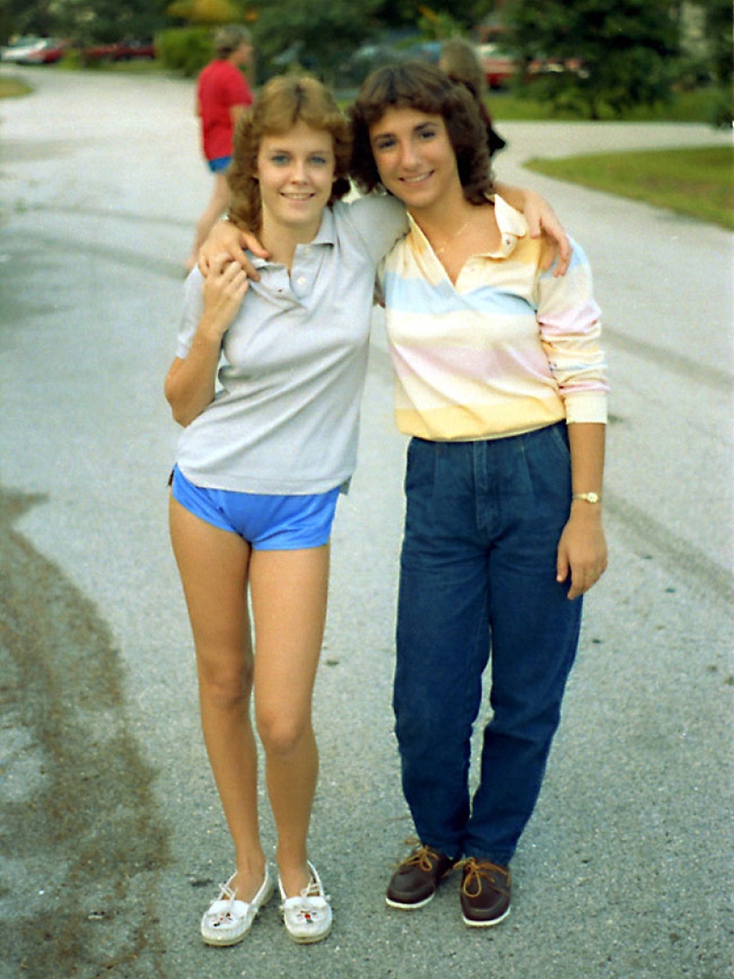 Funny and young American women of the 80s