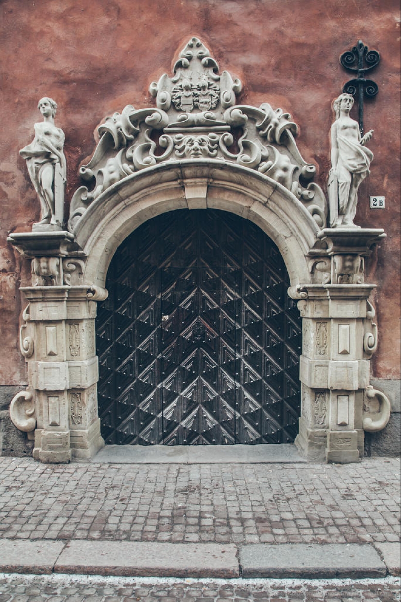Geografía interesante - puertas en diferentes partes de Europa