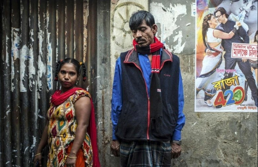 Girls are forced to "sell" themselves, and it's legal - life in a Bangladesh brothel