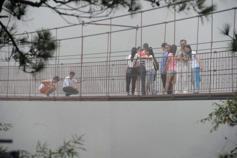 Glass bridge for thrill seekers