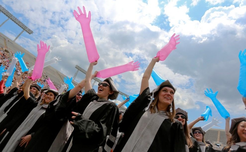 Graduation ceremonies around the world