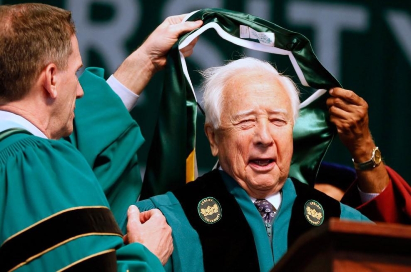 Graduation ceremonies around the world