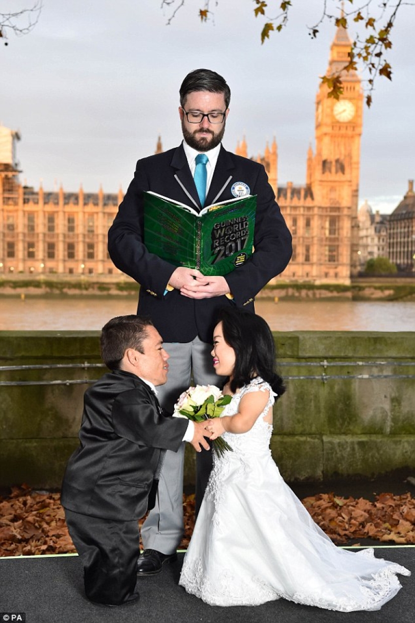 Gran día para gente pequeña: la pareja más baja del mundo finalmente se casó