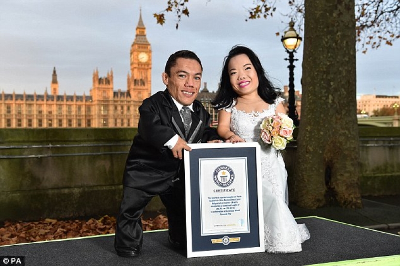 Gran día para gente pequeña: la pareja más baja del mundo finalmente se casó