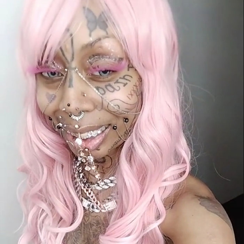 Grandmother, 41, Covered In Dozens Of Tattoos And Piercings Says Look Isn’t Complete Yet Grandmother, 41, Covered In Dozens Of Tattoos And Piercings Says Look Isn’t Complete Yet