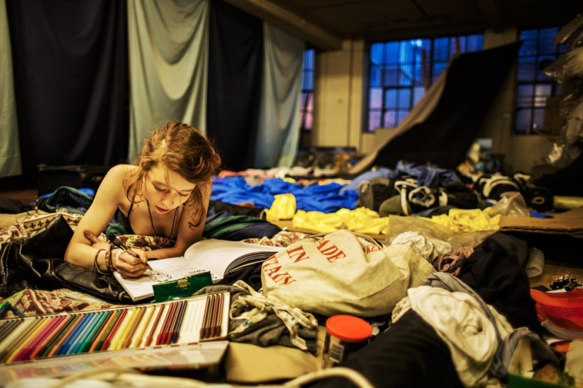 Guía de okupas londinenses en un proyecto fotográfico de Corinna Kern