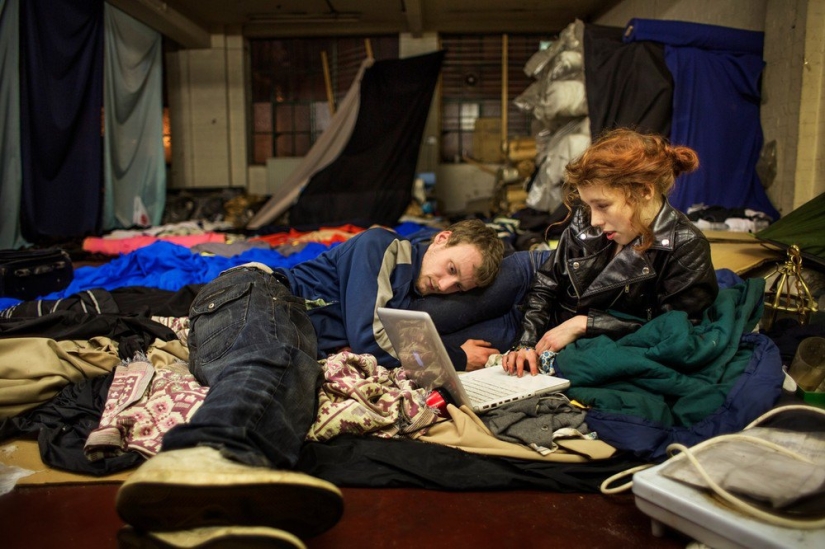 Guía de okupas londinenses en un proyecto fotográfico de Corinna Kern
