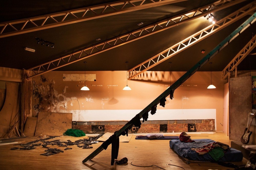 Guía de okupas londinenses en un proyecto fotográfico de Corinna Kern