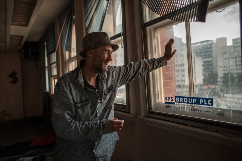 Guía de okupas londinenses en un proyecto fotográfico de Corinna Kern