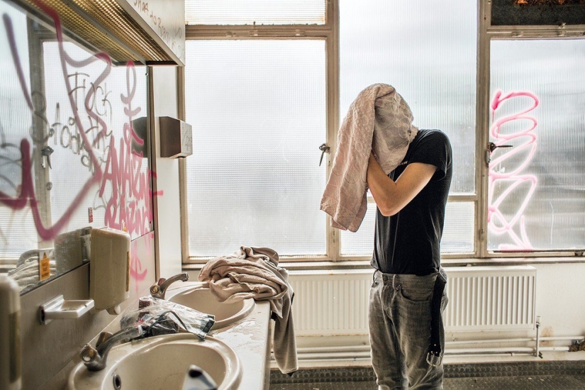Guía de okupas londinenses en un proyecto fotográfico de Corinna Kern