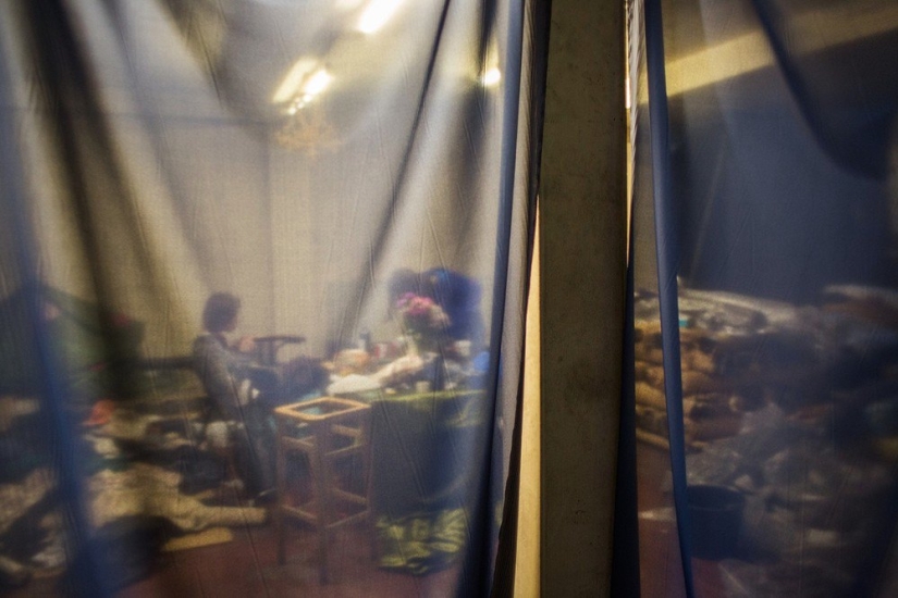 Guía de okupas londinenses en un proyecto fotográfico de Corinna Kern