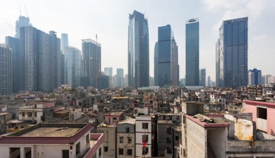 Guangzhou: Roofs and Slums