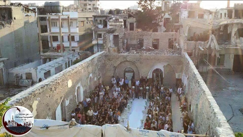 Guerra y paz: una pareja siria organizó una sesión de fotos de boda en las ruinas de Homs