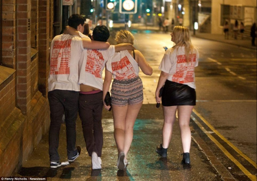 Half-naked drunk students of Britain - this is how the "Massacre" 2014 went Half-naked drunk students of Britain - this is how the "Massacre" 2014 went