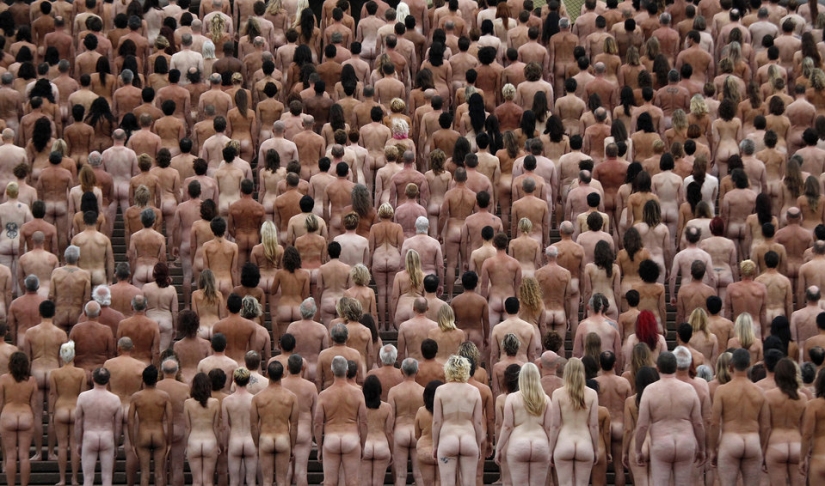 Hambruna: Spencer Tunick volverá a desnudar a todos Hambruna: Spencer Tunick volverá a desnudar a todos