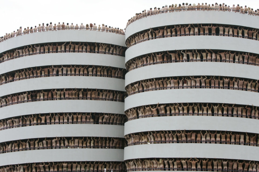 Hambruna: Spencer Tunick volverá a desnudar a todos Hambruna: Spencer Tunick volverá a desnudar a todos