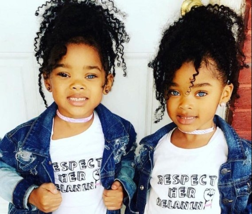 Han pasado 12 años, las hermanas gemelas con diferentes colores de ojos han crecido y se han convertido en bellezas.
