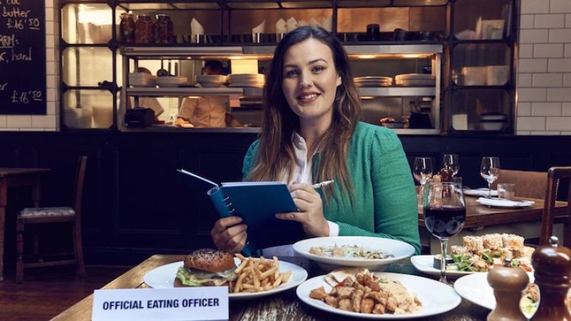 Hay un trabajo así: cenar en los mejores restaurantes y recibir un pago por ello
