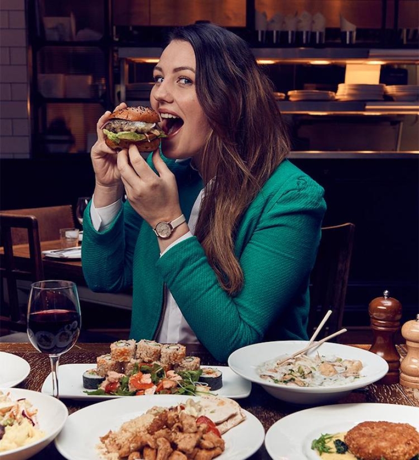 Hay un trabajo así: cenar en los mejores restaurantes y recibir un pago por ello