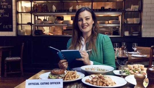 Hay un trabajo así: cenar en los mejores restaurantes y recibir un pago por ello Hay un trabajo así: cenar en los mejores restaurantes y recibir un pago por ello